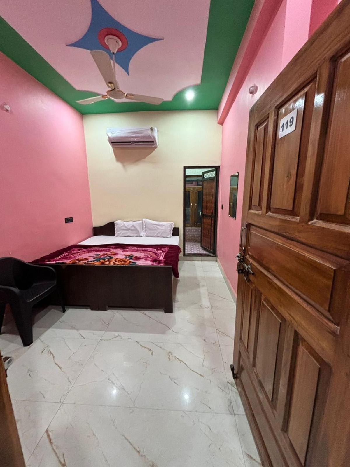 Chandrika Palace 500 Meter From Ayodhya Railway And Ram Mandir Εξωτερικό φωτογραφία